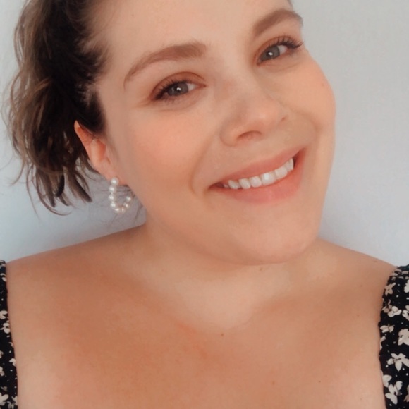 Meet your Posher, Emily - Picture 1 of 4